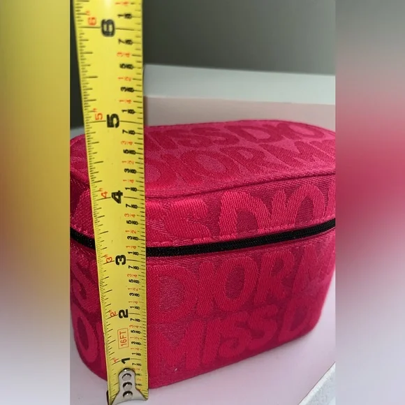 New, unused & authentic Miss Dior edition cosmetic bag. Limited edition - Picture 7 of 10